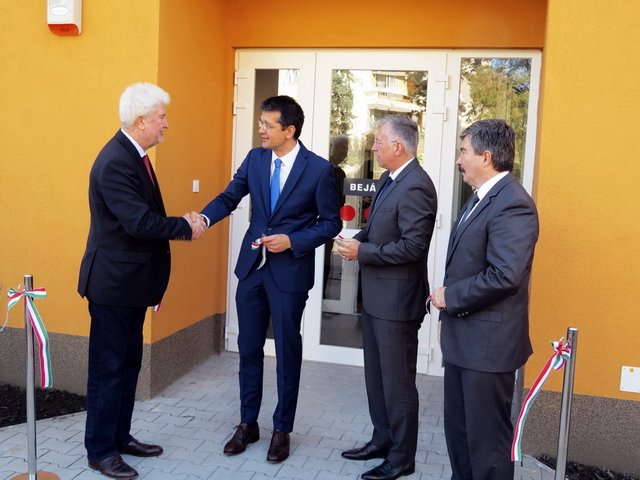 Átadták a felújított felnőtt háziorvosi rendelőt 31